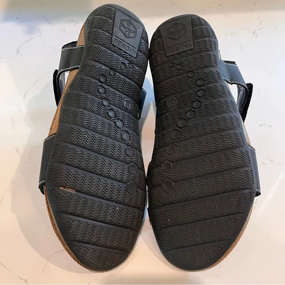 Khombu Women's 9 M Comfort Sport Sandal Adjustable Strap Black - Picture 9 of 13